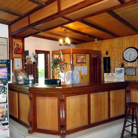 Hotel Pirinski Han - Old Adjev Han 桑丹斯基 外观 照片