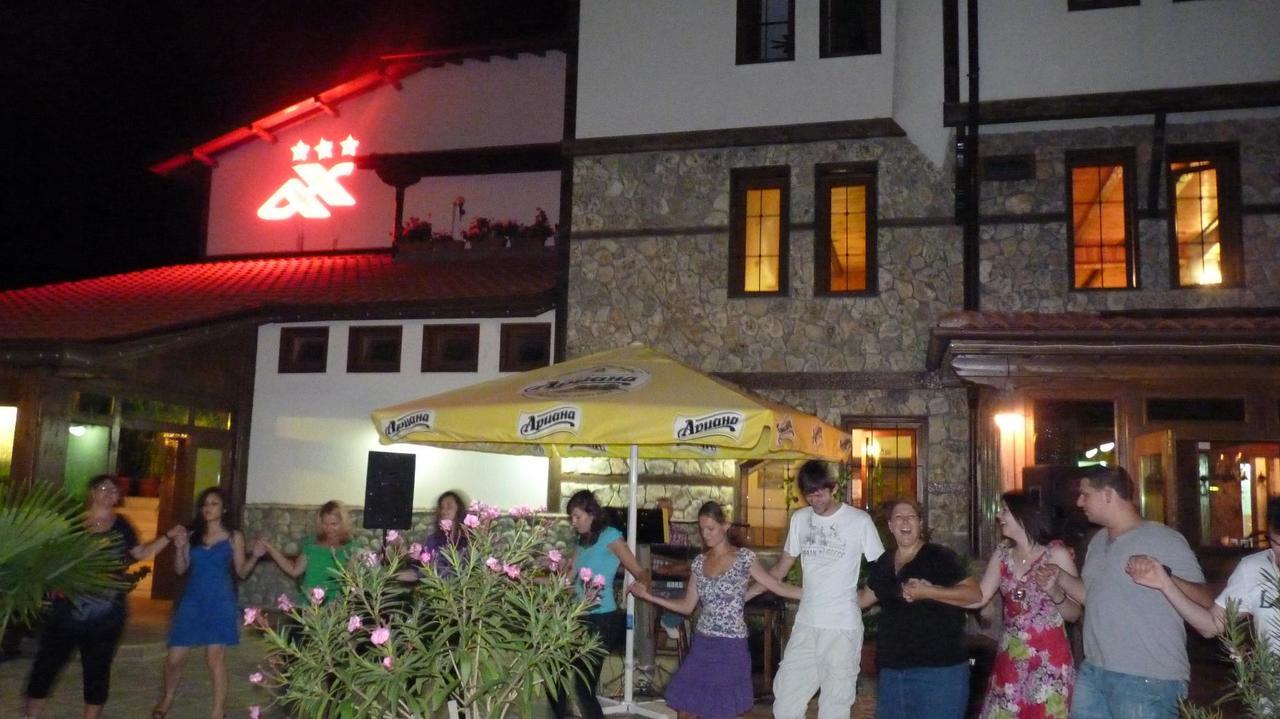 Hotel Pirinski Han - Old Adjev Han 桑丹斯基 外观 照片